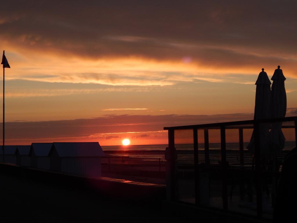 Le Clos Normand Hotel Saint-Aubin-sur-Mer  Buitenkant foto